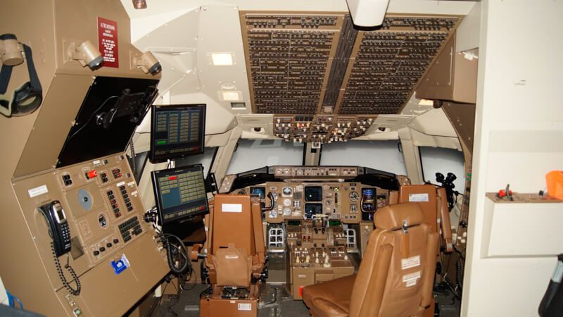 Boeing-767-300 samolyotining to‘liq ishlab chiqilgan simulyatori